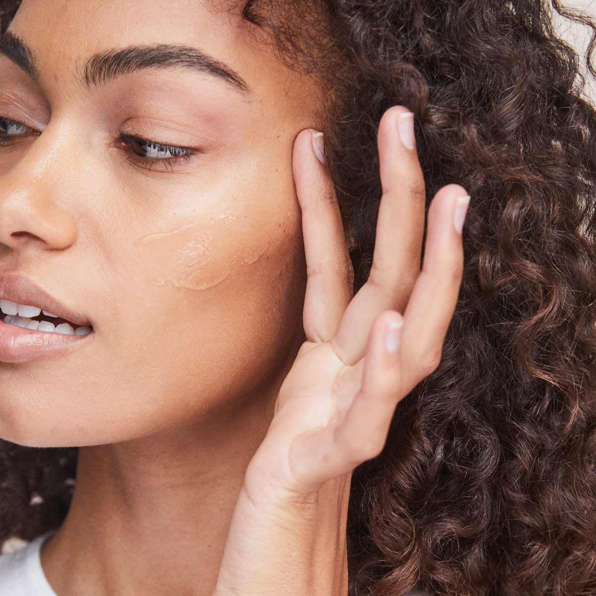 Alastin Regenerating Skin Nectar with TriHex TechnologyApplication