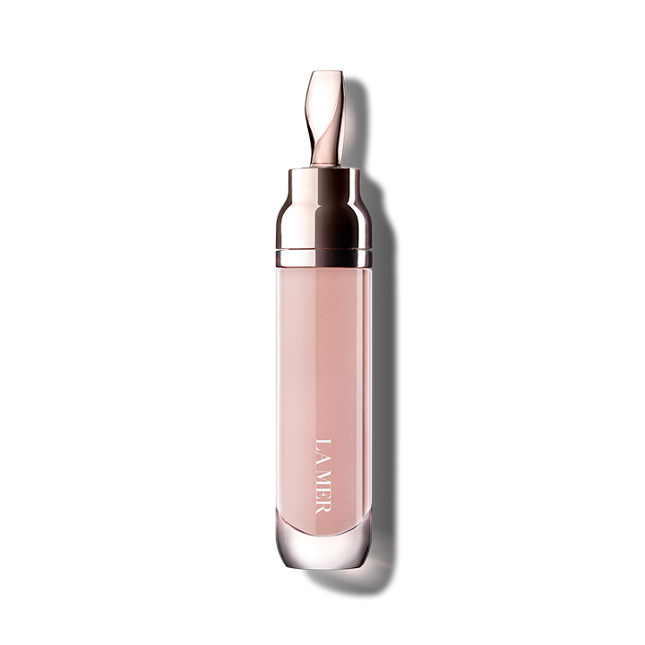 Side view of La Mer The Lip Volumizer, showcasing its elegant design and sleek applicator. Ideal for achieving fuller, more youthful lips.
