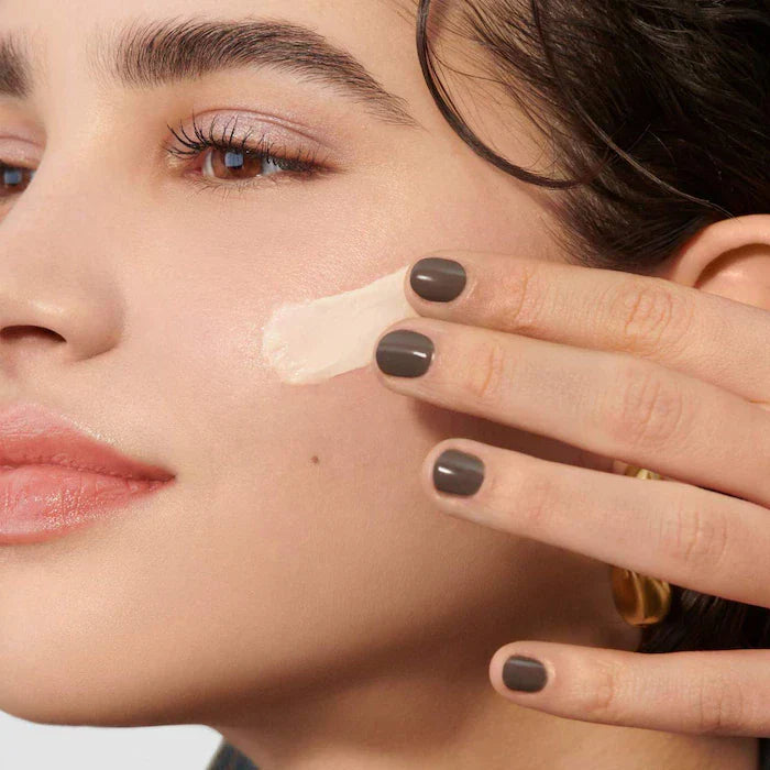 Bobbi Brown Vitamin Enriched Face Base Moisturizer & Primer  Application